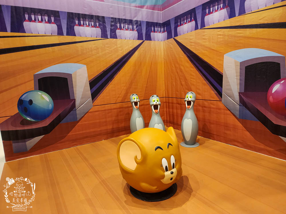 夢時代免費展覽[香港潮流公仔聯展]超過20座的大型FRP展品＋有趣打卡牆大人小孩都喜歡！