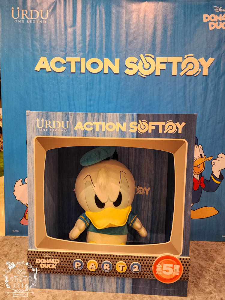 夢時代免費展覽[香港潮流公仔聯展]超過20座的大型FRP展品＋有趣打卡牆大人小孩都喜歡！