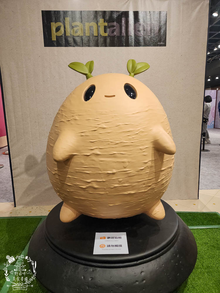 夢時代免費展覽[香港潮流公仔聯展]超過20座的大型FRP展品＋有趣打卡牆大人小孩都喜歡！