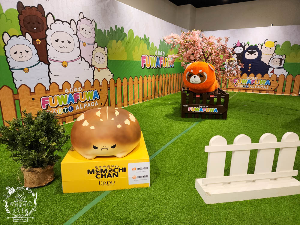 夢時代免費展覽[香港潮流公仔聯展]超過20座的大型FRP展品＋有趣打卡牆大人小孩都喜歡！