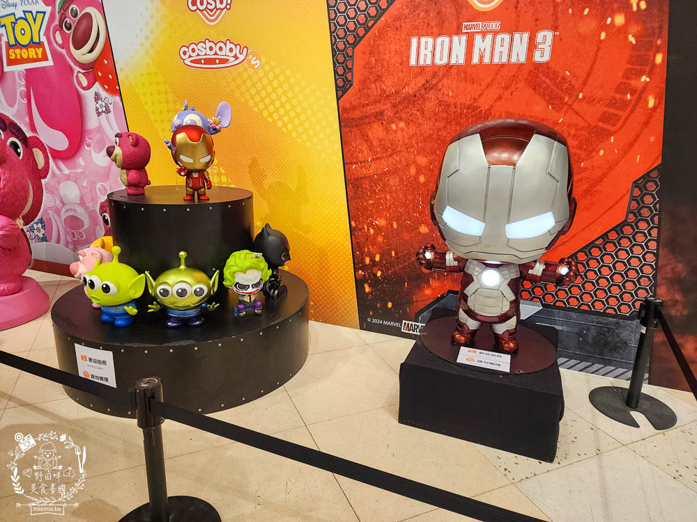 夢時代免費展覽[香港潮流公仔聯展]超過20座的大型FRP展品＋有趣打卡牆大人小孩都喜歡！