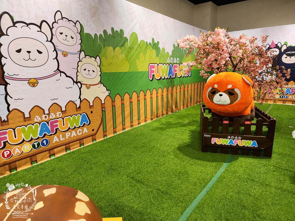 夢時代免費展覽[香港潮流公仔聯展]超過20座的大型FRP展品＋有趣打卡牆大人小孩都喜歡！