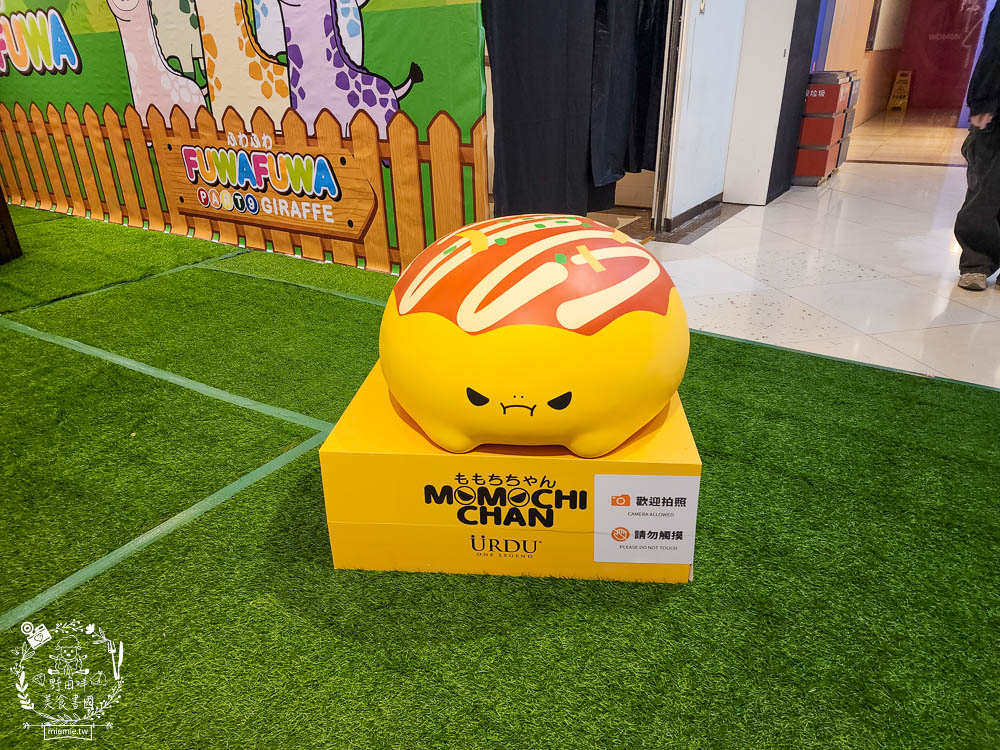 夢時代免費展覽[香港潮流公仔聯展]超過20座的大型FRP展品＋有趣打卡牆大人小孩都喜歡！