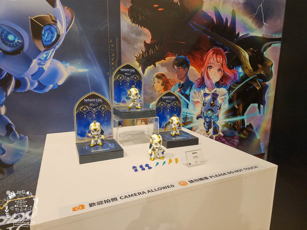 夢時代免費展覽[香港潮流公仔聯展]超過20座的大型FRP展品＋有趣打卡牆大人小孩都喜歡！