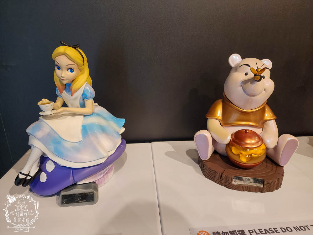 夢時代免費展覽[香港潮流公仔聯展]超過20座的大型FRP展品＋有趣打卡牆大人小孩都喜歡！