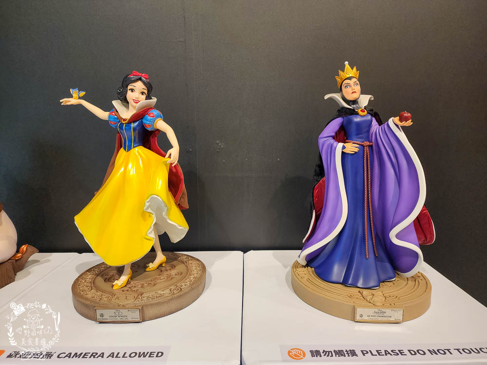 夢時代免費展覽[香港潮流公仔聯展]超過20座的大型FRP展品＋有趣打卡牆大人小孩都喜歡！