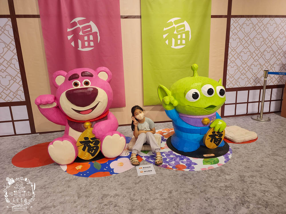 夢時代免費展覽[香港潮流公仔聯展]超過20座的大型FRP展品＋有趣打卡牆大人小孩都喜歡！