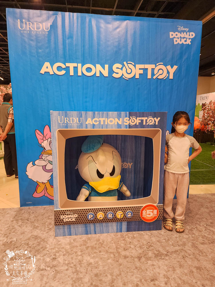 夢時代免費展覽[香港潮流公仔聯展]超過20座的大型FRP展品＋有趣打卡牆大人小孩都喜歡！