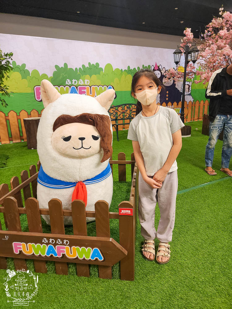 夢時代免費展覽[香港潮流公仔聯展]超過20座的大型FRP展品＋有趣打卡牆大人小孩都喜歡！