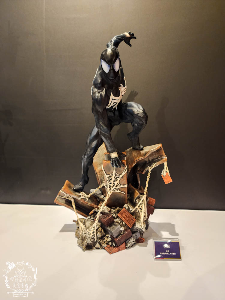 夢時代免費展覽[香港潮流公仔聯展]超過20座的大型FRP展品＋有趣打卡牆大人小孩都喜歡！