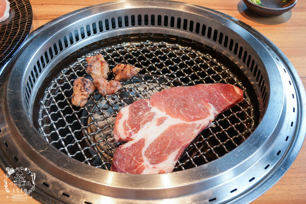 鳥松燒肉推薦[燒肉無双]文山特區超人氣景觀燒肉餐廳!開胃冰沙居然可以無限暢飲的高雄燒肉?