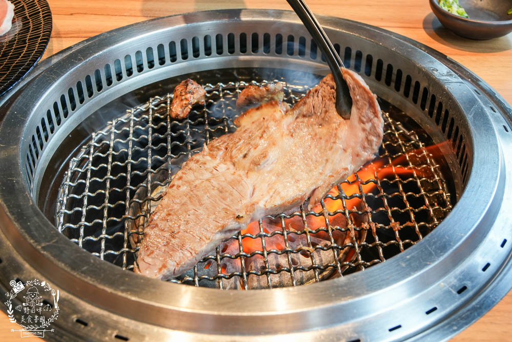 鳥松燒肉推薦[燒肉無双]文山特區超人氣景觀燒肉餐廳!開胃冰沙居然可以無限暢飲的高雄燒肉?