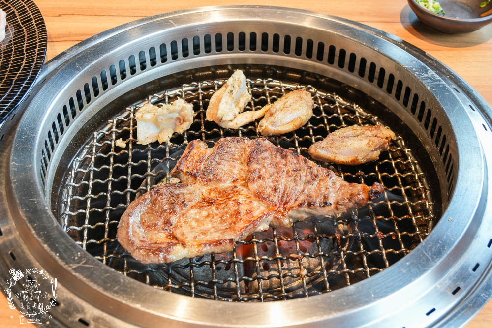 鳥松燒肉推薦[燒肉無双]文山特區超人氣景觀燒肉餐廳!開胃冰沙居然可以無限暢飲的高雄燒肉?