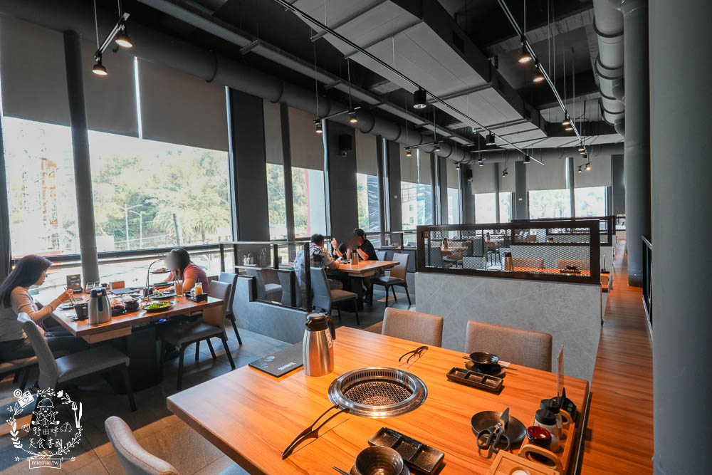 鳥松燒肉推薦[燒肉無双]文山特區超人氣景觀燒肉餐廳!開胃冰沙居然可以無限暢飲的高雄燒肉?