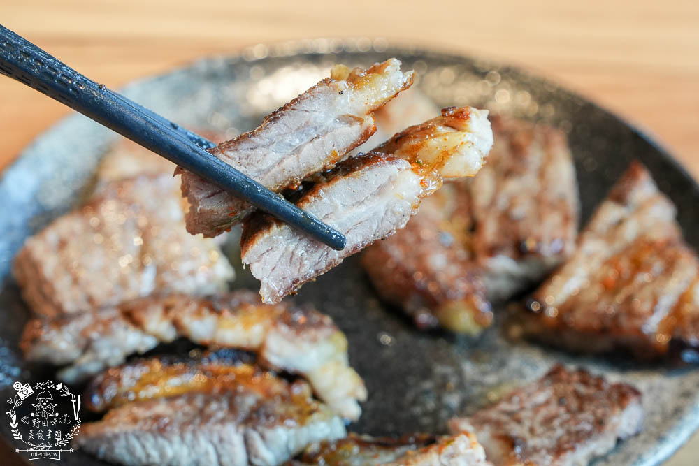 鳥松燒肉推薦[燒肉無双]文山特區超人氣景觀燒肉餐廳!開胃冰沙居然可以無限暢飲的高雄燒肉?