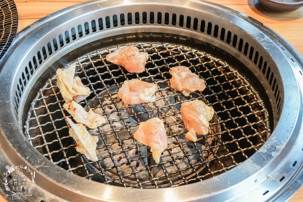 鳥松燒肉推薦[燒肉無双]文山特區超人氣景觀燒肉餐廳!開胃冰沙居然可以無限暢飲的高雄燒肉?