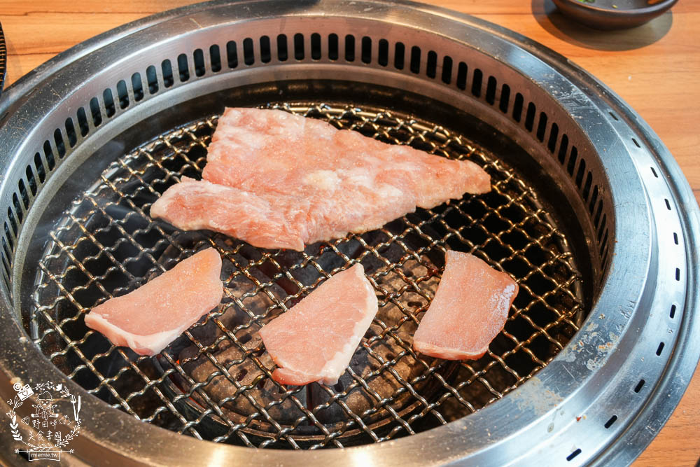 鳥松燒肉推薦[燒肉無双]文山特區超人氣景觀燒肉餐廳!開胃冰沙居然可以無限暢飲的高雄燒肉?