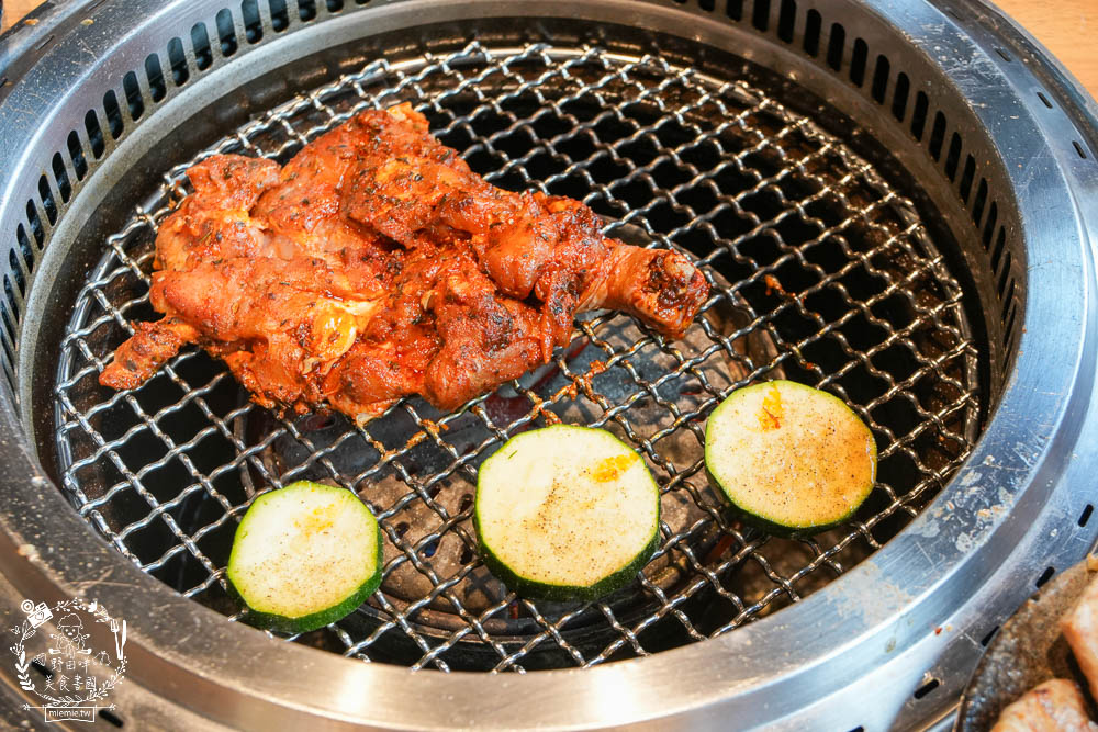 鳥松燒肉推薦[燒肉無双]文山特區超人氣景觀燒肉餐廳!開胃冰沙居然可以無限暢飲的高雄燒肉?