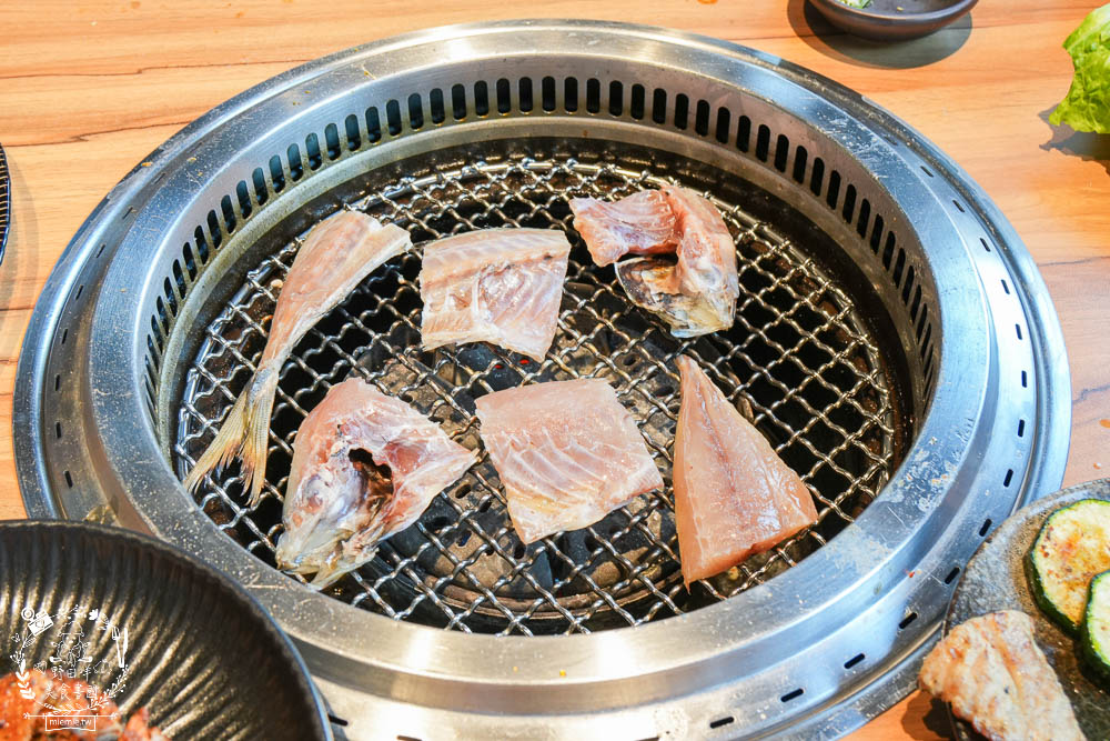 鳥松燒肉推薦[燒肉無双]文山特區超人氣景觀燒肉餐廳!開胃冰沙居然可以無限暢飲的高雄燒肉?