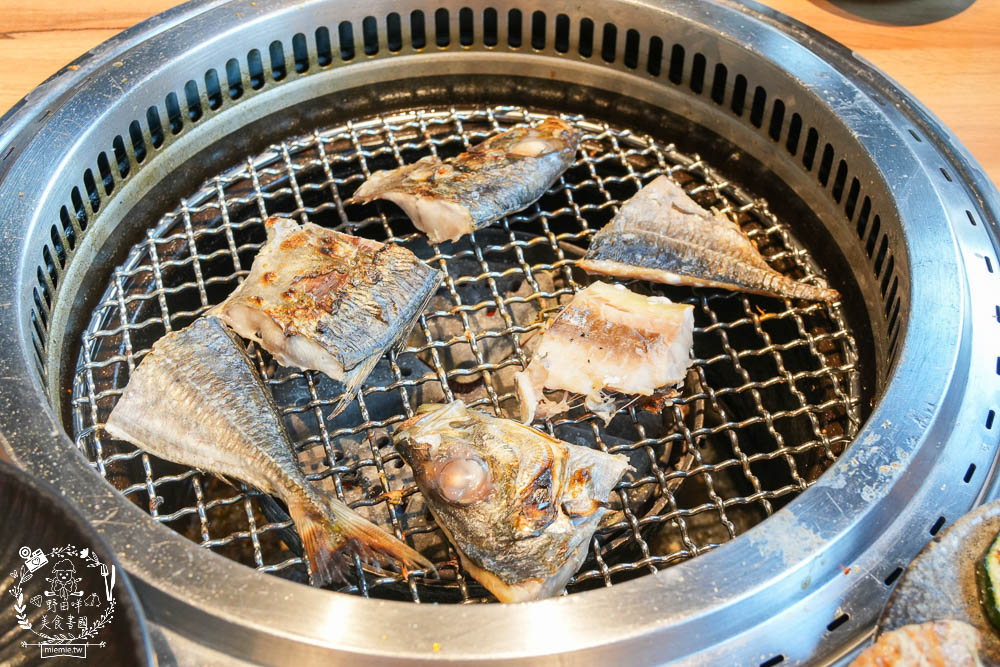 鳥松燒肉推薦[燒肉無双]文山特區超人氣景觀燒肉餐廳!開胃冰沙居然可以無限暢飲的高雄燒肉?