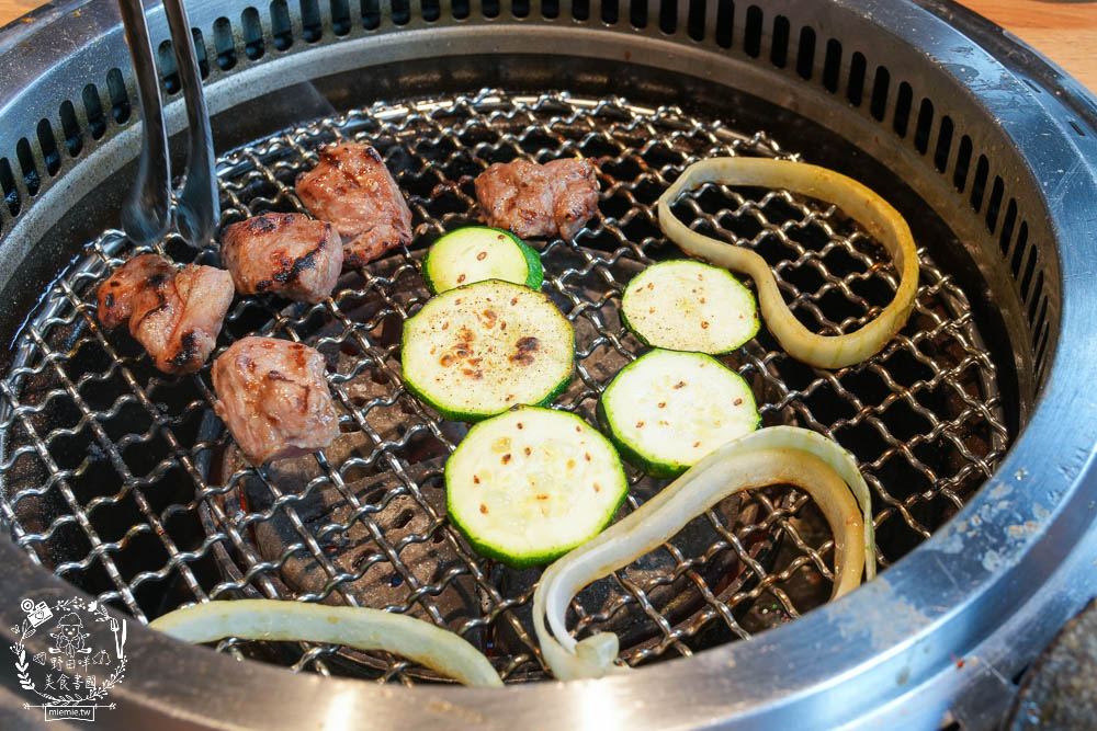 鳥松燒肉推薦[燒肉無双]文山特區超人氣景觀燒肉餐廳!開胃冰沙居然可以無限暢飲的高雄燒肉?