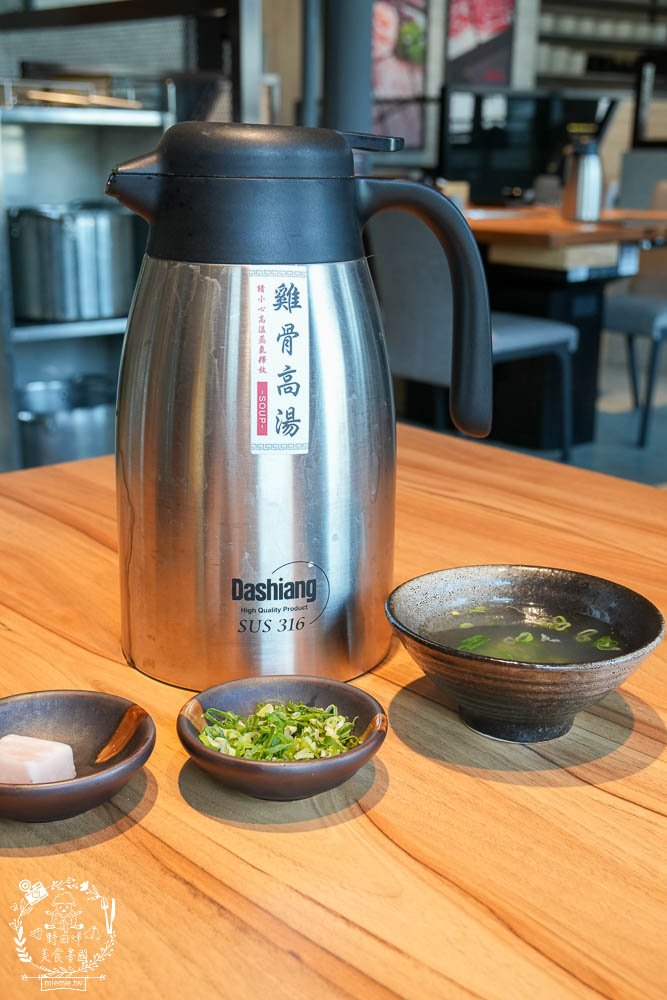 鳥松燒肉推薦[燒肉無双]文山特區超人氣景觀燒肉餐廳!開胃冰沙居然可以無限暢飲的高雄燒肉?