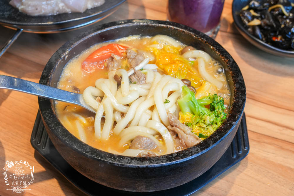 鳥松燒肉推薦[燒肉無双]文山特區超人氣景觀燒肉餐廳!開胃冰沙居然可以無限暢飲的高雄燒肉?