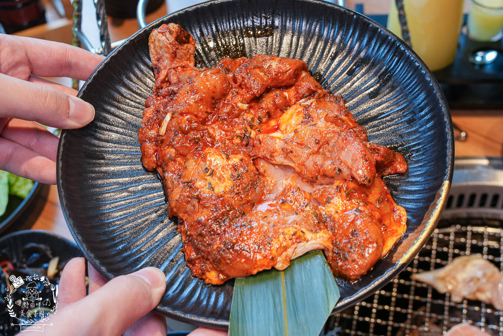鳥松燒肉推薦[燒肉無双]文山特區超人氣景觀燒肉餐廳!開胃冰沙居然可以無限暢飲的高雄燒肉?