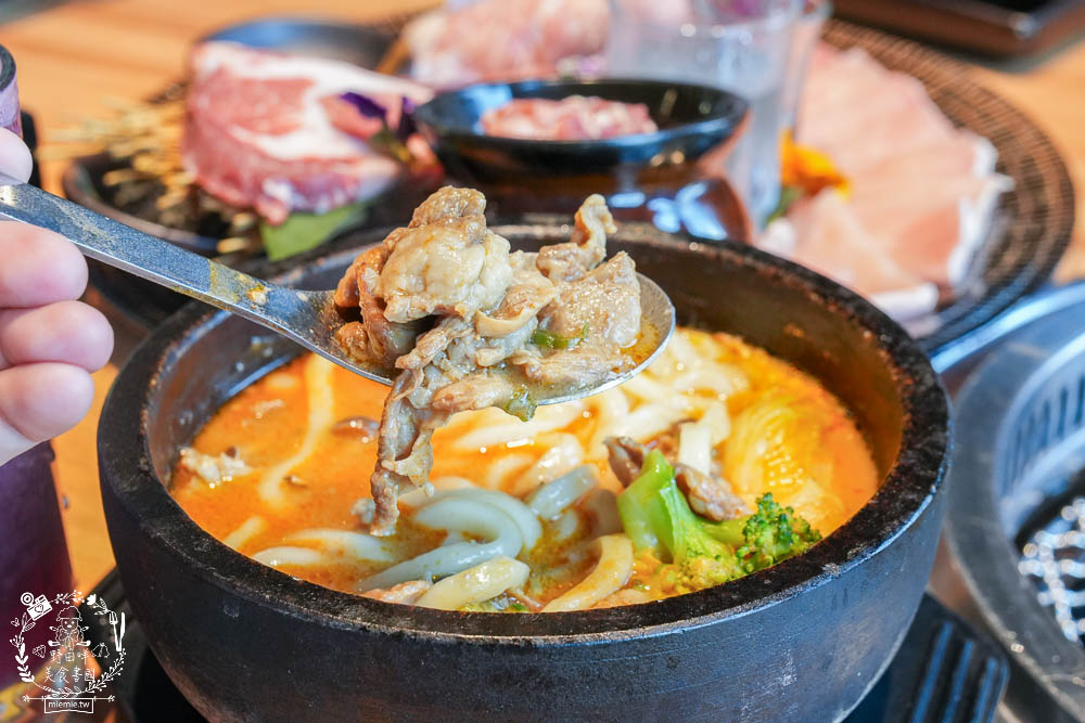 鳥松燒肉推薦[燒肉無双]文山特區超人氣景觀燒肉餐廳!開胃冰沙居然可以無限暢飲的高雄燒肉?