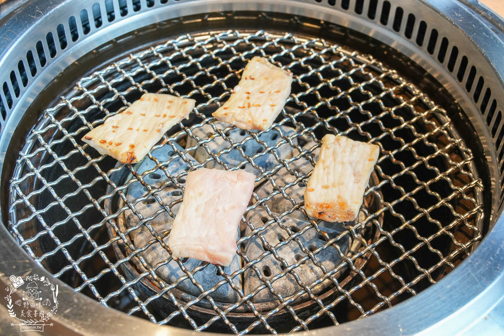 鳥松燒肉推薦[燒肉無双]文山特區超人氣景觀燒肉餐廳!開胃冰沙居然可以無限暢飲的高雄燒肉?