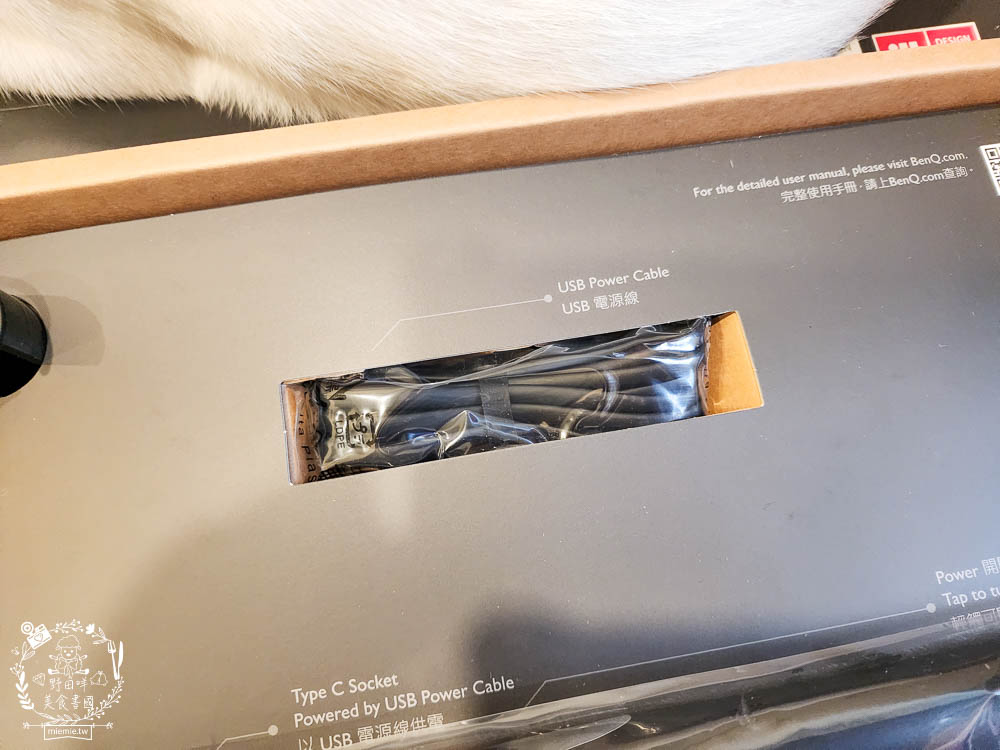 BenQ ScreenBar螢幕智能掛燈|榮獲 iF 國際大獎!獨家非對稱光型有效避免螢幕反光!無藍光危害獲得歐盟雙認證!