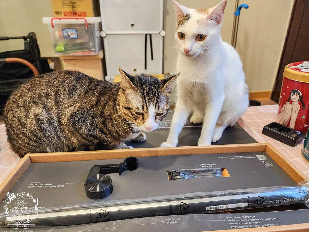 BenQ ScreenBar螢幕智能掛燈|榮獲 iF 國際大獎!獨家非對稱光型有效避免螢幕反光!無藍光危害獲得歐盟雙認證!