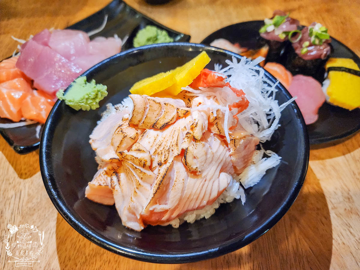 二丁前日本料理手作壽司|鳳山CP值超高的生魚片丼飯!鮭魚親子丼份量很多只要200元?!
