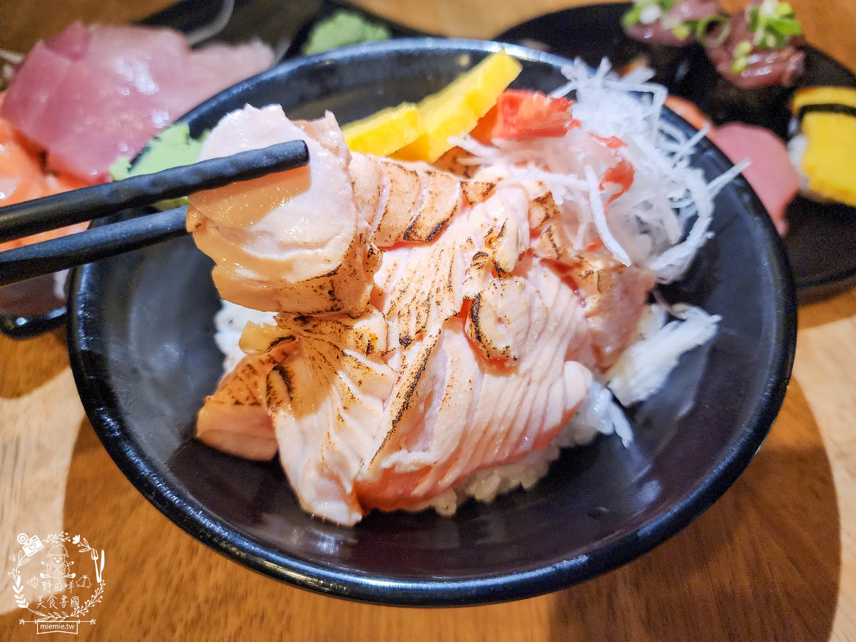 二丁前日本料理手作壽司|鳳山CP值超高的生魚片丼飯!鮭魚親子丼份量很多只要200元?!