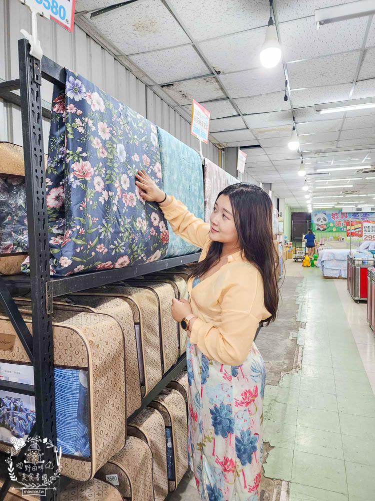 多利寶寢具特賣會|工廠直營床包+涼被+床罩+枕頭最低2折低價出清!超低價990買一送一買越多越划算!