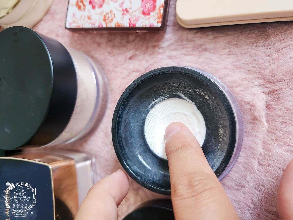 專櫃蜜粉評比推薦!dcard上超多女生推薦的蜜粉!超控油持妝蜜粉推薦!蘭蔻|muf|雅詩蘭黛|nars