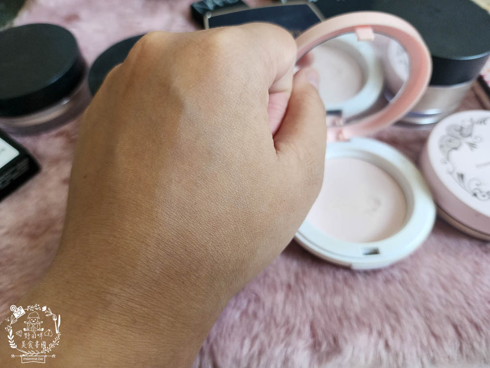 專櫃蜜粉評比推薦!dcard上超多女生推薦的蜜粉!超控油持妝蜜粉推薦!蘭蔻|muf|雅詩蘭黛|nars