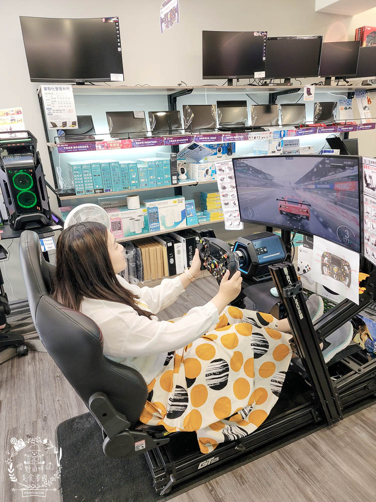 米特3C數位-高雄楠梓門市|超真實賽車模擬與飛行模擬免費體驗?一比一打造的法拉利方向盤超真實還原?