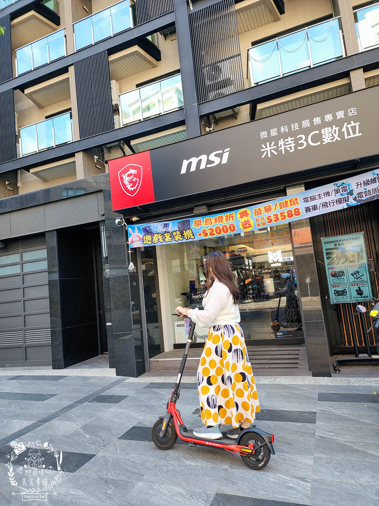 米特3C數位-高雄楠梓門市|超真實賽車模擬與飛行模擬免費體驗?一比一打造的法拉利方向盤超真實還原?