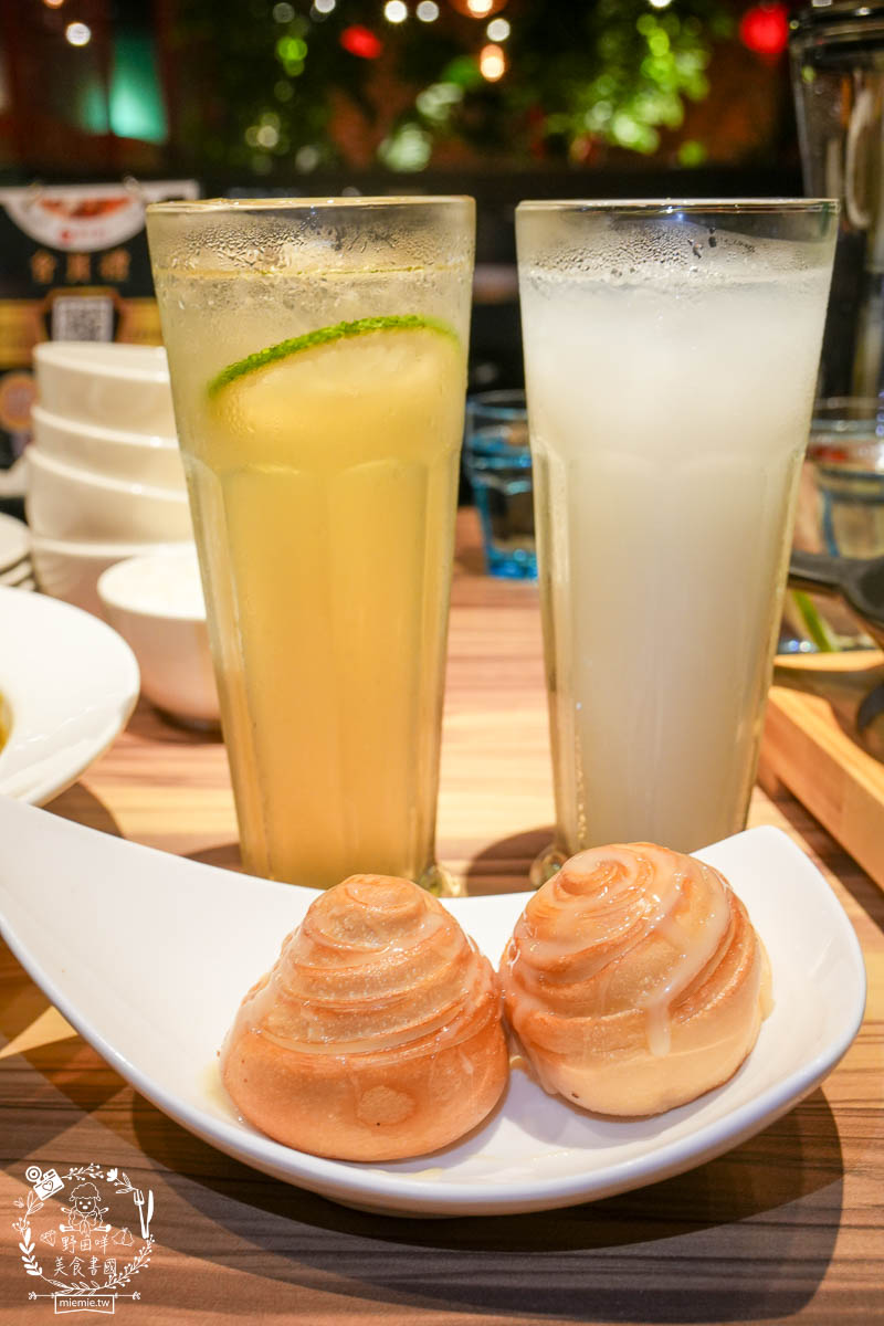 蜀川香酸菜魚|高雄首間就在大遠百！可客製化的大眾口味酸菜魚！古香古色裝潢很舒適！