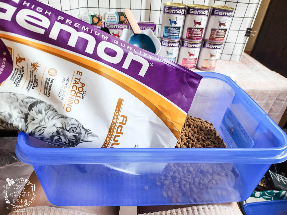 2024寵物糧推薦[品果國際義大利啟蒙寵糧低敏配方寵物飼料開箱]低塩低鎂含量有助保護腎臟功能健康!主食罐與餐包適口性很好!