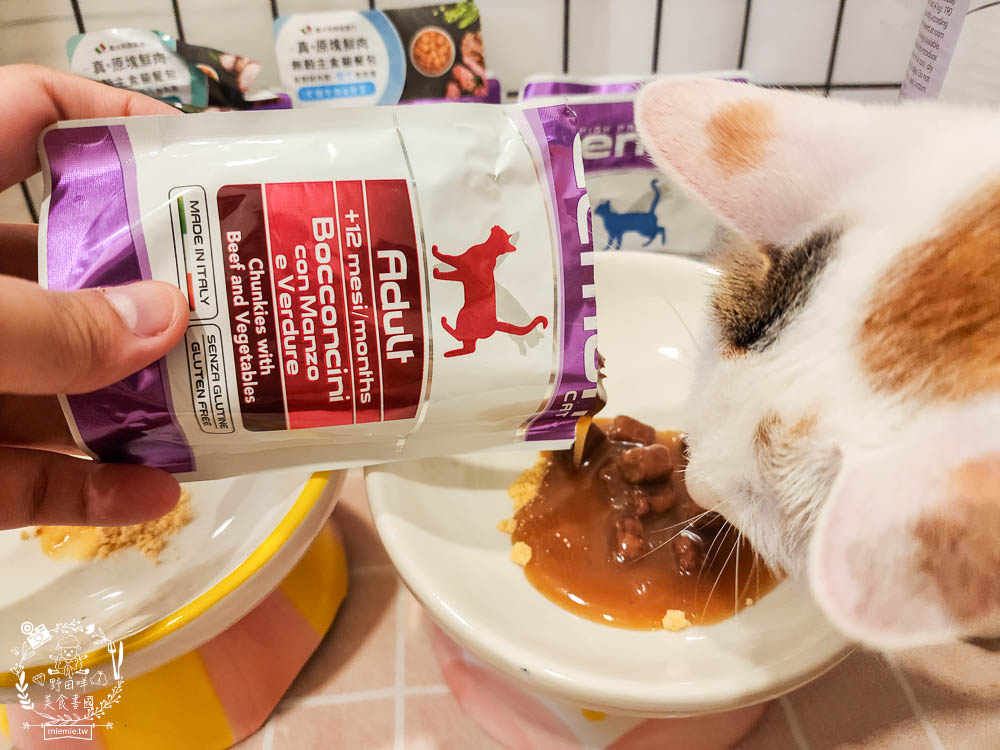 2024寵物糧推薦[品果國際義大利啟蒙寵糧低敏配方寵物飼料開箱]低塩低鎂含量有助保護腎臟功能健康!主食罐與餐包適口性很好!