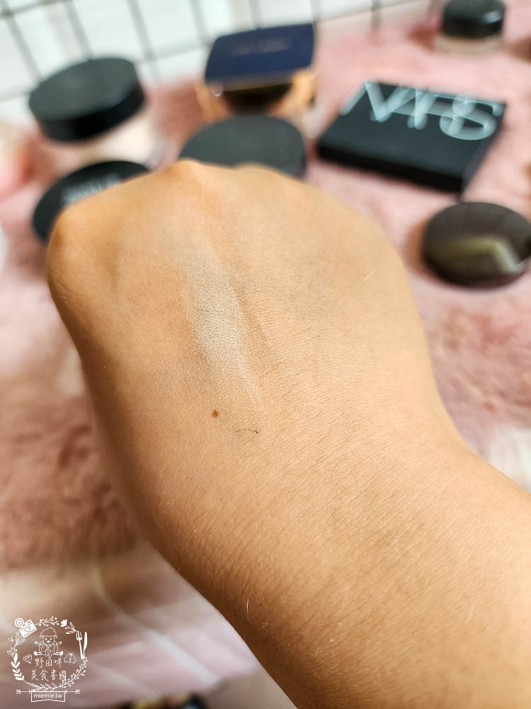 專櫃蜜粉評比推薦!dcard上超多女生推薦的蜜粉!超控油持妝蜜粉推薦!蘭蔻|muf|雅詩蘭黛|nars