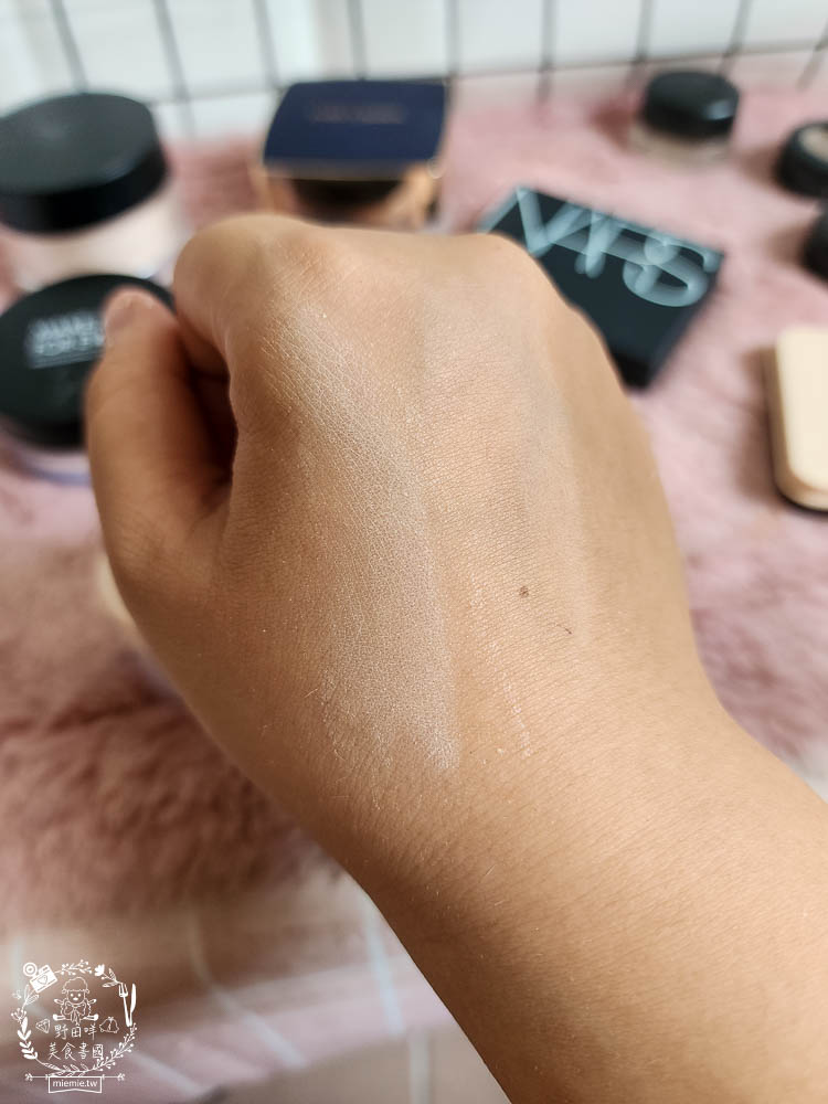 專櫃蜜粉評比推薦!dcard上超多女生推薦的蜜粉!超控油持妝蜜粉推薦!蘭蔻|muf|雅詩蘭黛|nars
