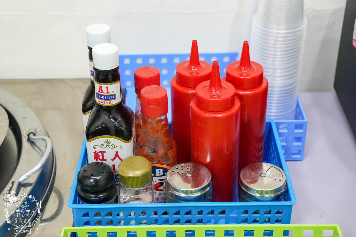 鳳山牛排館推薦[元氣牛牛排館]超彈嫩的厚實牛排居然只要180?免費的玉米濃湯料超級多還有紅茶無限暢飲!