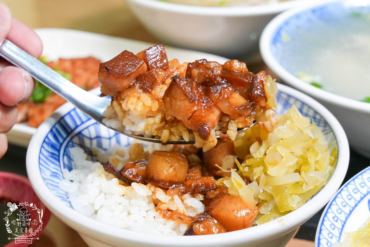 鳳山小吃推薦[深海陳雞肉飯]鳳山在地20年的超人氣小吃！平日常常提早完售的鳳山美食！