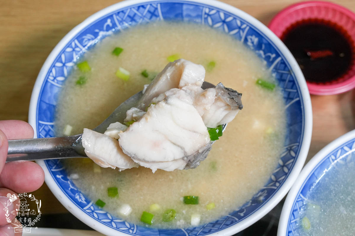 鳳山小吃推薦[深海陳雞肉飯]鳳山在地20年的超人氣小吃！平日常常提早完售的鳳山美食！