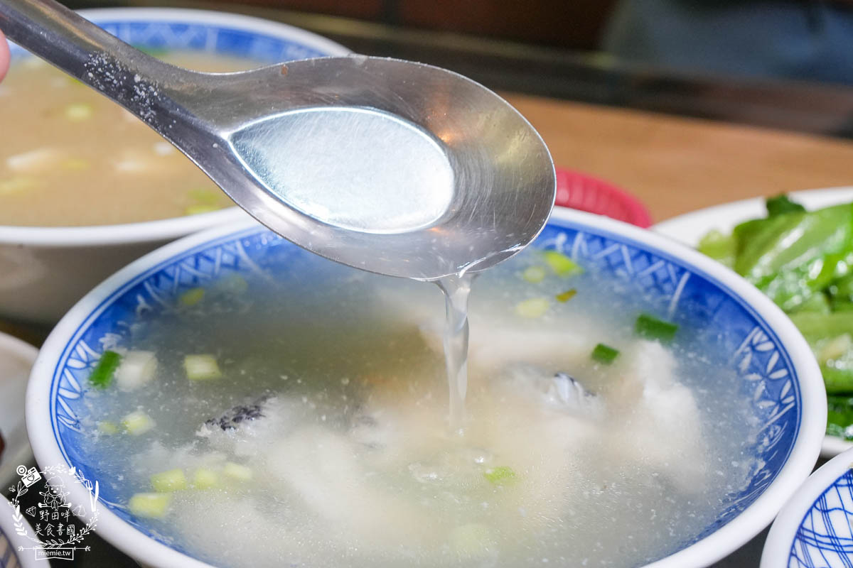 鳳山小吃推薦[深海陳雞肉飯]鳳山在地20年的超人氣小吃！平日常常提早完售的鳳山美食！