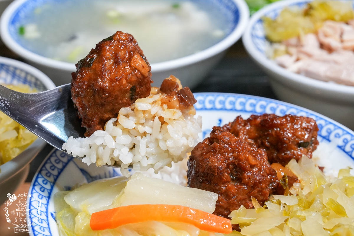 鳳山小吃推薦[深海陳雞肉飯]鳳山在地20年的超人氣小吃！平日常常提早完售的鳳山美食！