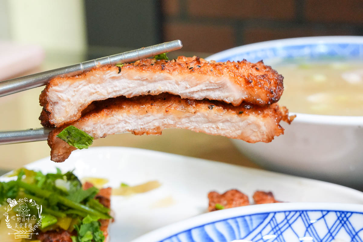 鳳山小吃推薦[深海陳雞肉飯]鳳山在地20年的超人氣小吃！平日常常提早完售的鳳山美食！